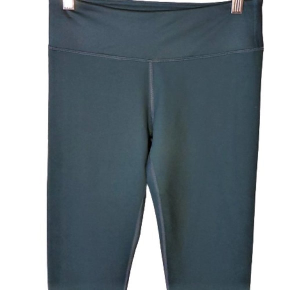 Fabletics Mid-Rise PowerHold Capri Leggings NEW - Picture 4 of 8